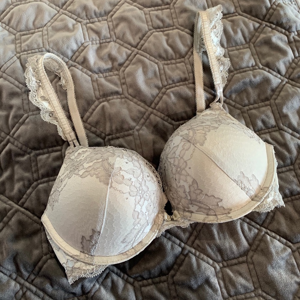 Victoria’s Secret Lace Bombshell Bra
